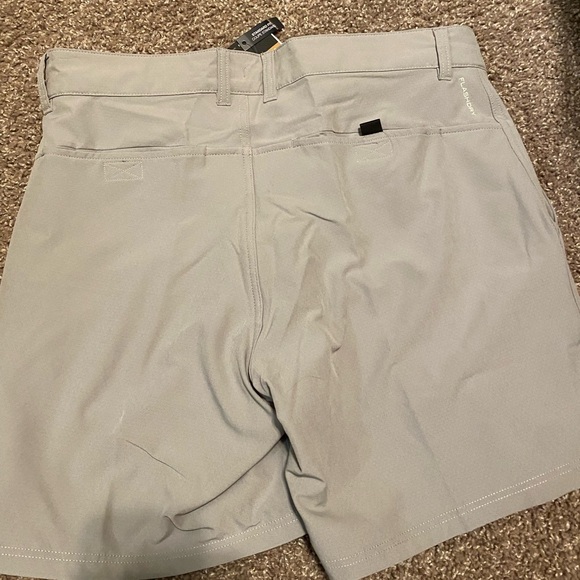 North Face shorts - Picture 2 of 4